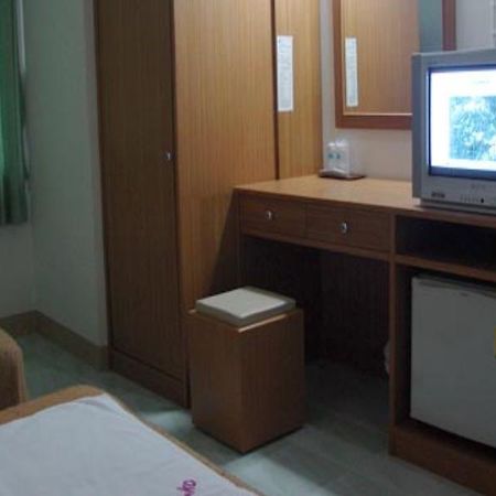 Chongko Guesthouse Patong Екстер'єр фото